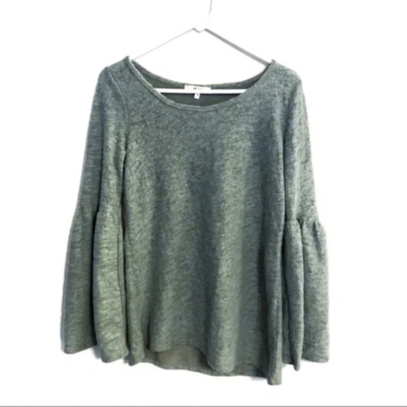 Andreé by Unit Bell Sleeve Fleecy Green Top - Picture 1 of 6